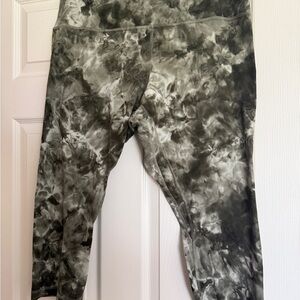 Lululemon Athletica Green Tie-Dye cropped Leggings